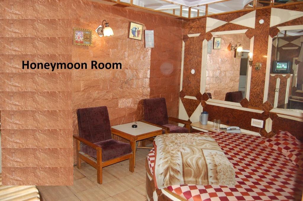 Hotel Gulmarg Regency Šimla Pokoj fotografie